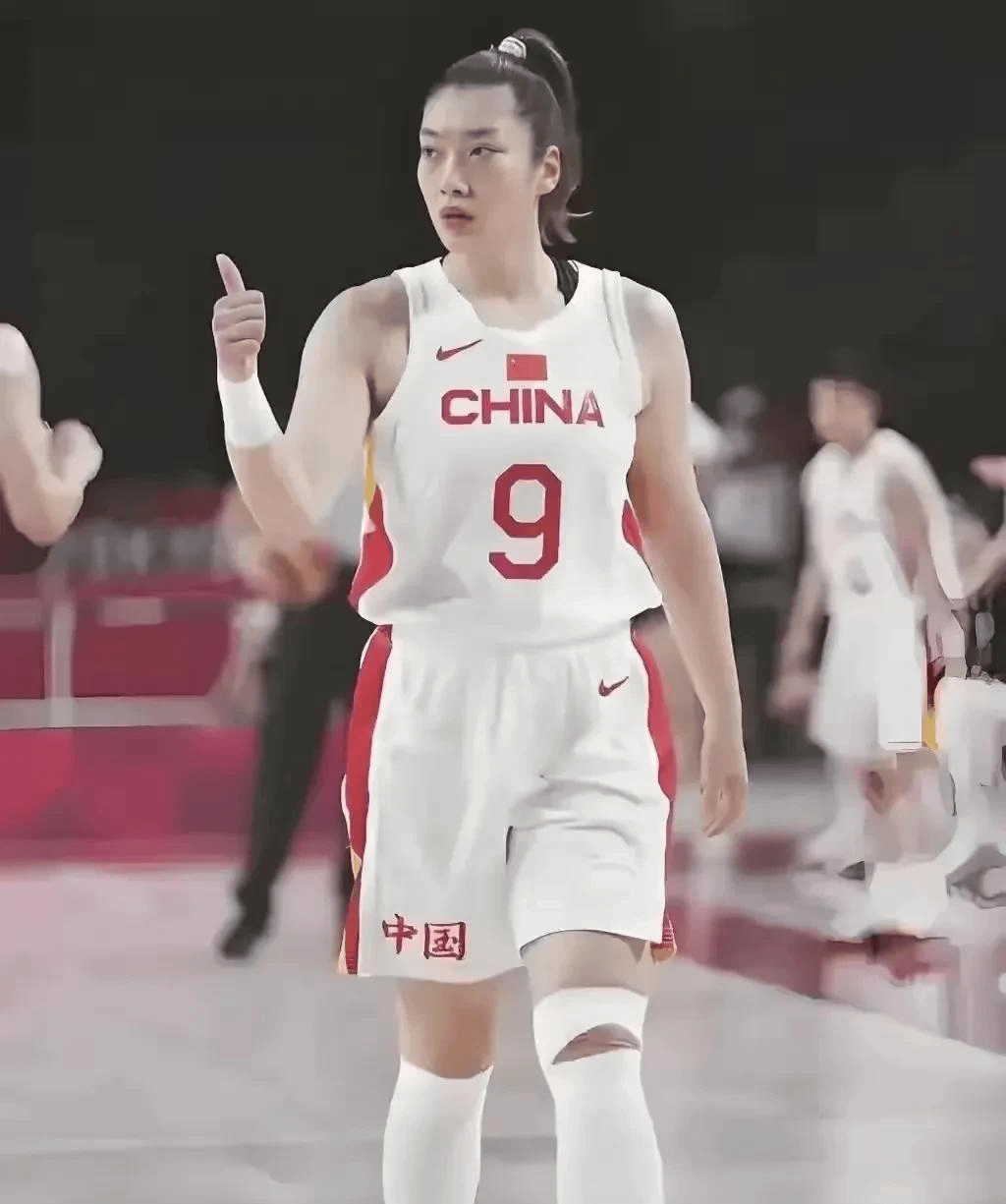 女篮李梦的离开，让深圳亚洲杯压力倍增，U19女篮或无缘张子宇(女篮李梦最漂亮照片)
