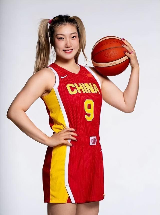杨毅谈李梦无缘亚洲杯：宫鲁鸣不存在任何私欲的简单介绍
